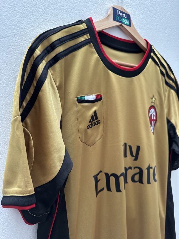 camiseta dorada AC Milan